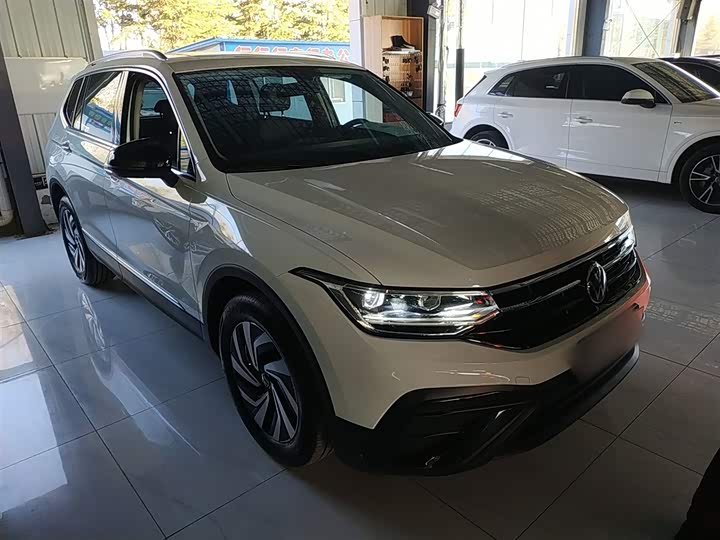 Volkswagen Tiguan L Pro 2025 2025款 出众款 300TSI 自动两驱龙腾版