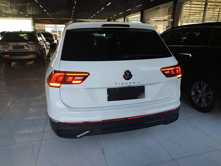 Volkswagen Tiguan L Pro 2025 2025款 出众款 300TSI 自动两驱龙腾版