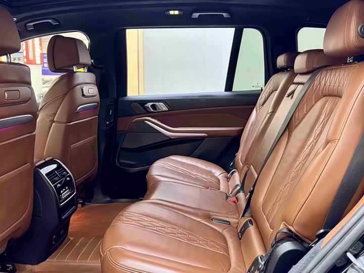 BMW X7 2023 2023款 xDrive40i 尊享型M运动套装