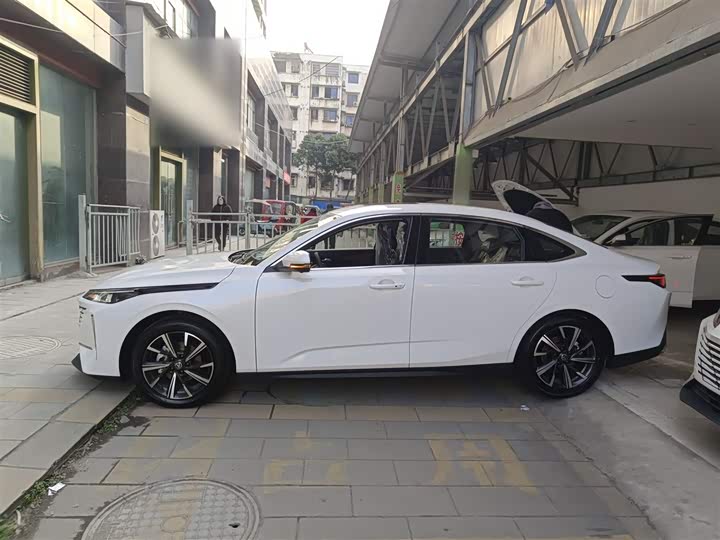 Changan Eado Plus 2025 2025款 蓝鲸 1.5T 500Bar尊贵型