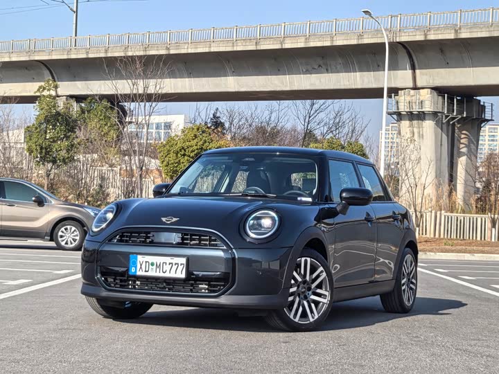 Mini Mini 2025 2025款 1.5T COOPER 经典派 五门版