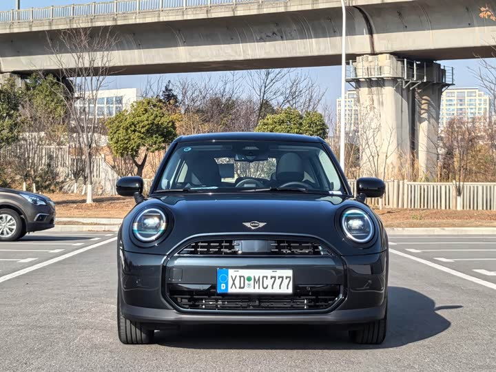 Mini Mini 2025 2025款 1.5T COOPER 经典派 五门版