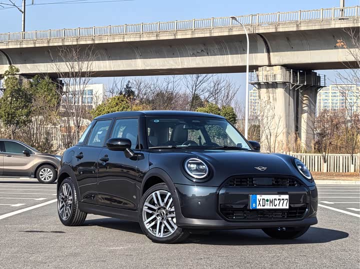 Mini Mini 2025 2025款 1.5T COOPER 经典派 五门版