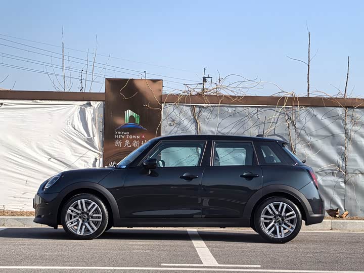 Mini Mini 2025 2025款 1.5T COOPER 经典派 五门版