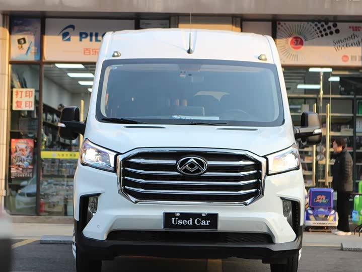 Maxus V90 2019 2019款 2.0T自动智达后驱双胎加长轴高顶9座