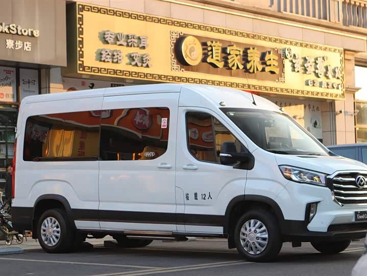 Maxus V90 2019 2019款 2.0T自动智达后驱双胎加长轴高顶9座