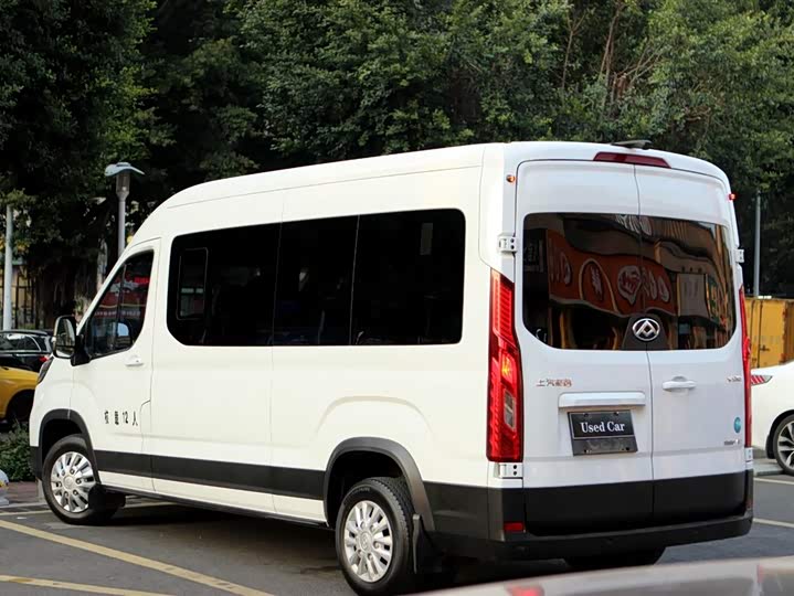 Maxus V90 2019 2019款 2.0T自动智达后驱双胎加长轴高顶9座