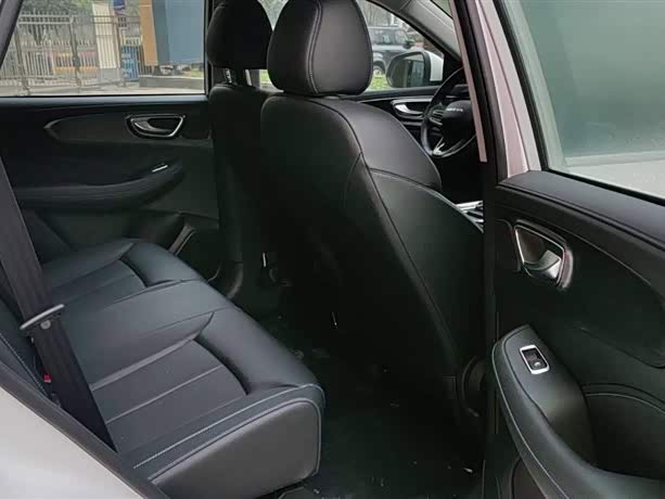 Roewe RX5 2025 2025款 PLUS 330TGI 自动领潮智惠版