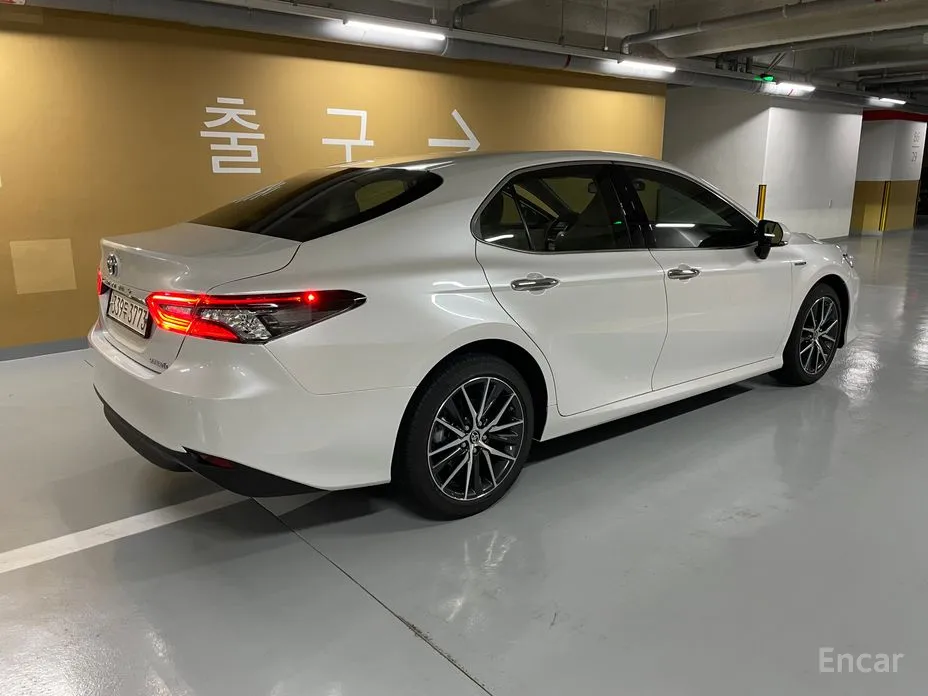 Toyota Camry 2017 2.5 XLE Hybrid
