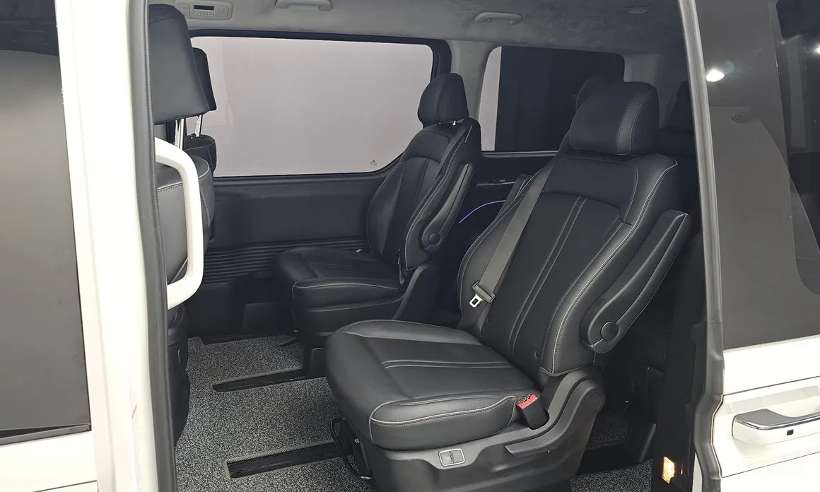 Hyundai Staria 2021 L3.5 Lounge 9-Seater