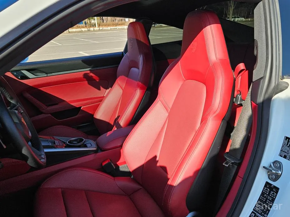 Porsche 911 2019 Carrera 4