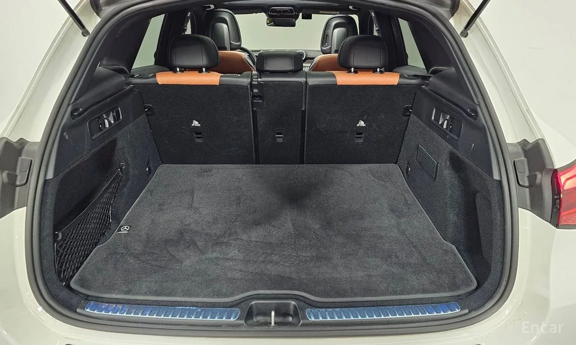 Mercedes-Benz GLC-Class 2023 GLC300 4MATIC AMG Line