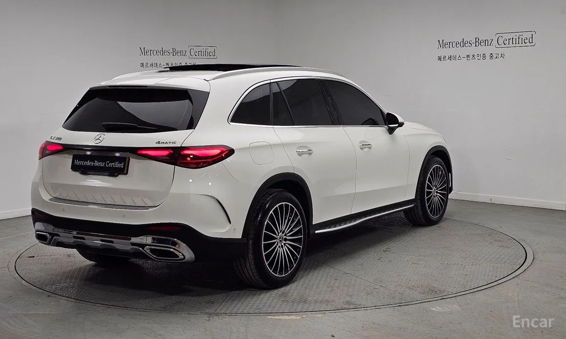 Mercedes-Benz GLC-Class 2023 GLC300 4MATIC AMG Line
