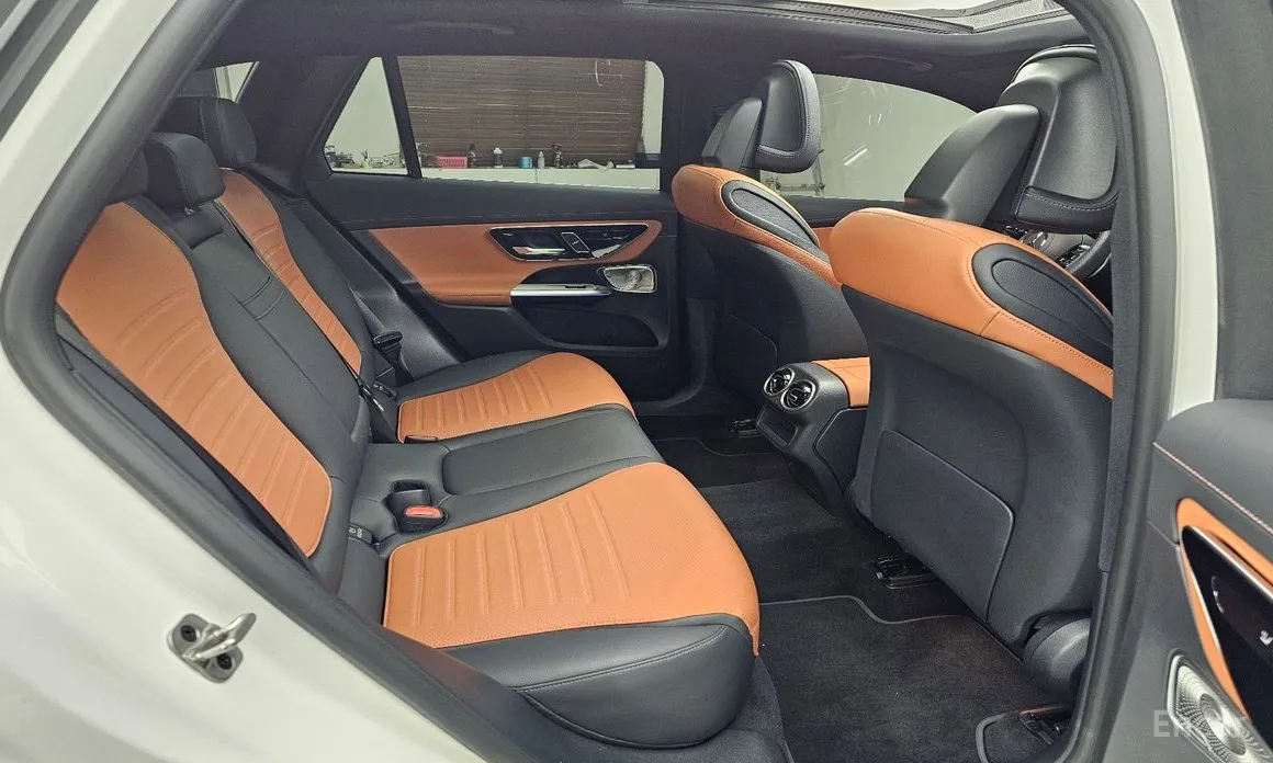 Mercedes-Benz GLC-Class 2023 GLC300 4MATIC AMG Line