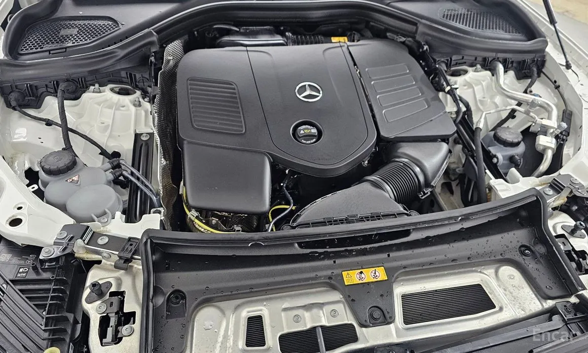 Mercedes-Benz GLC-Class 2023 GLC300 4MATIC AMG Line