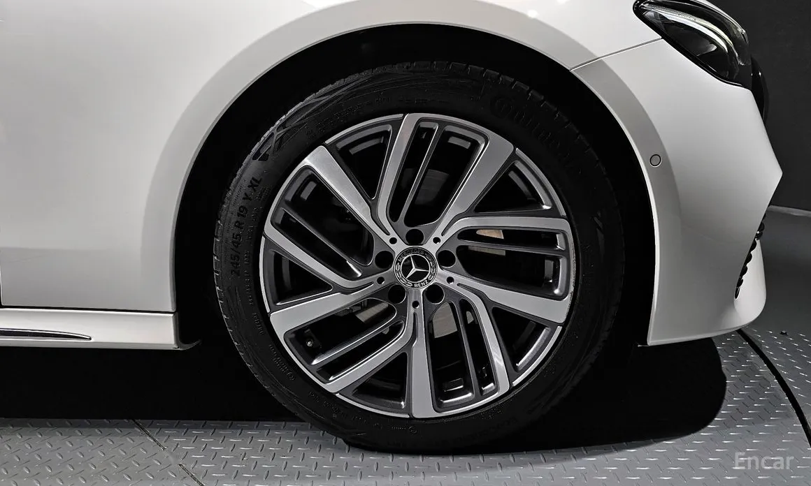 Mercedes-Benz E-Class 2024 E220d 4MATIC Exclusive