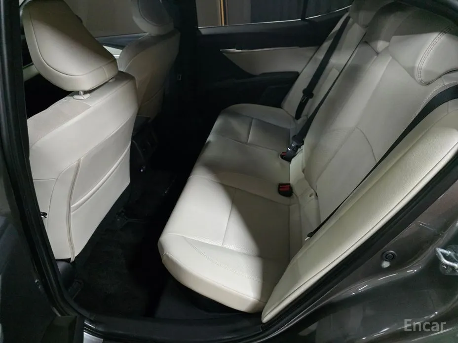 Toyota Camry 2024 2.5 XLE Hybrid