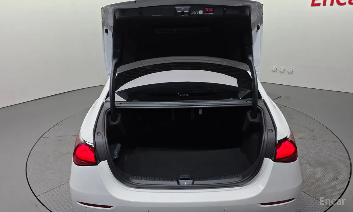 Mercedes-Benz E-Class 2024 E200 Avantgarde