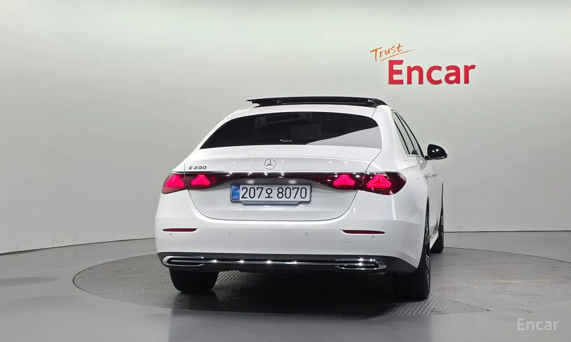 Mercedes-Benz E-Class 2024 E200 Avantgarde