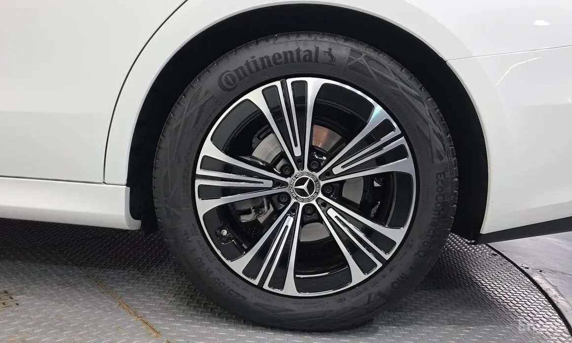 Mercedes-Benz E-Class 2024 E200 Avantgarde