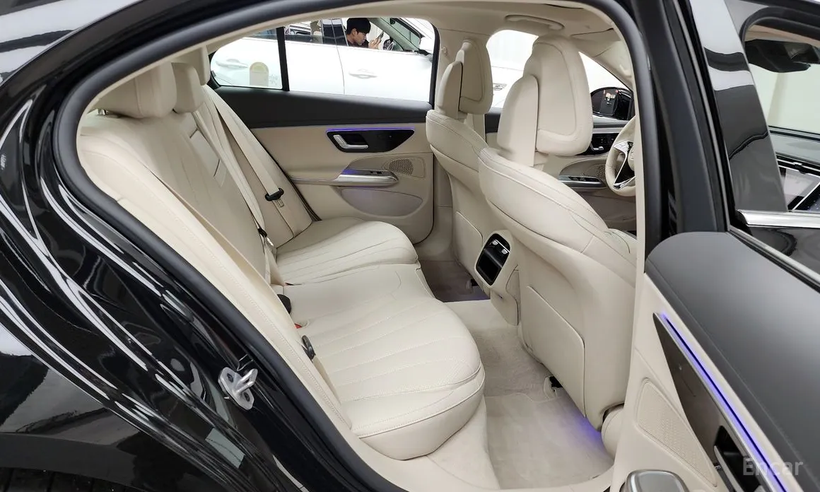 Mercedes-Benz E-Class 2024 E220d 4MATIC Exclusive