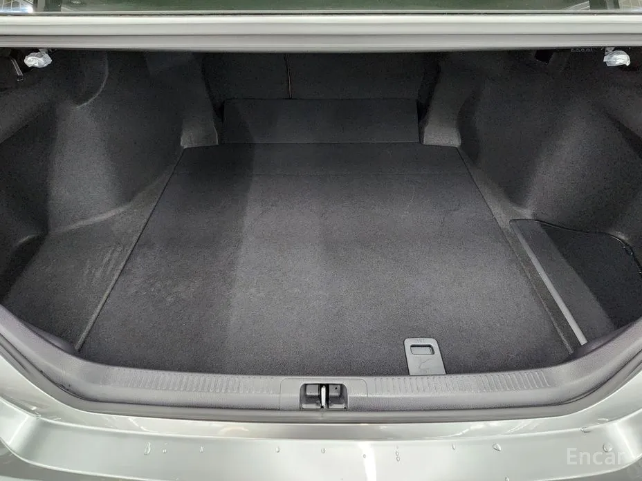 Toyota Camry 2024 2.5 XLE Hybrid