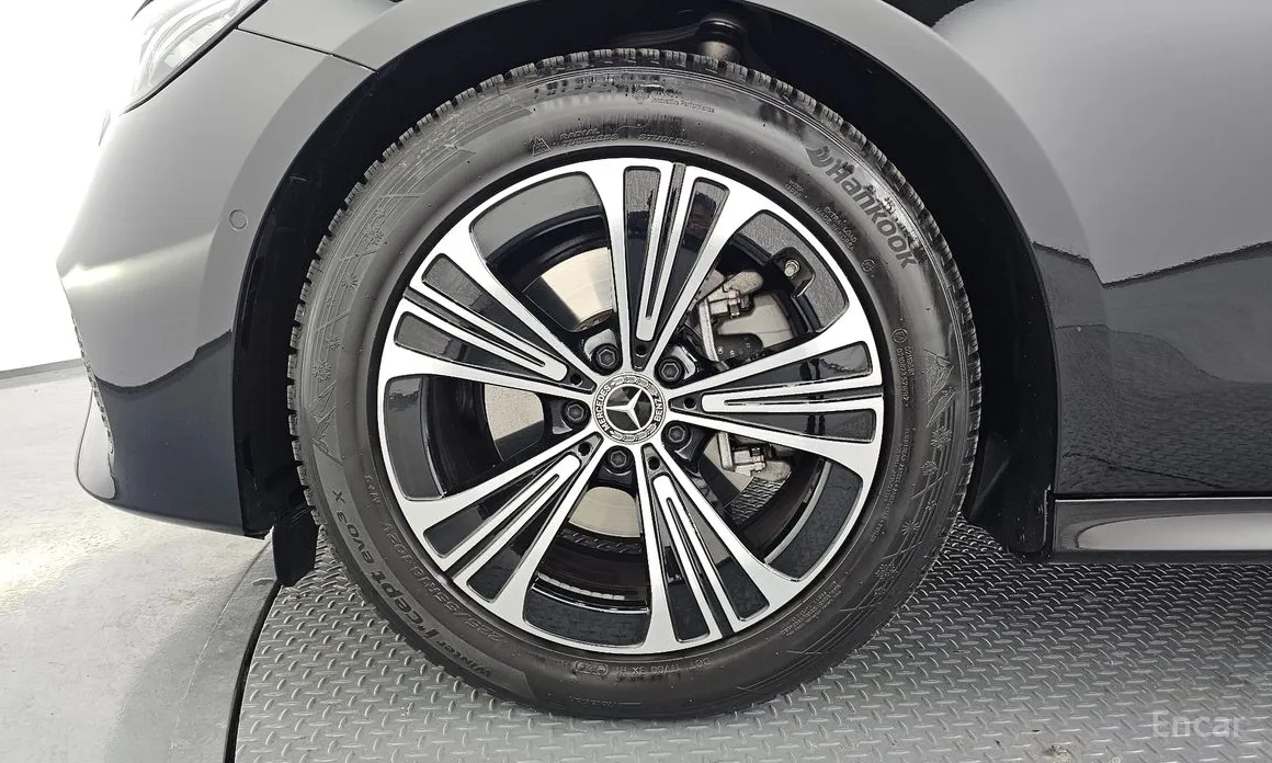 Mercedes-Benz E-Class 2024 E200 Avantgarde