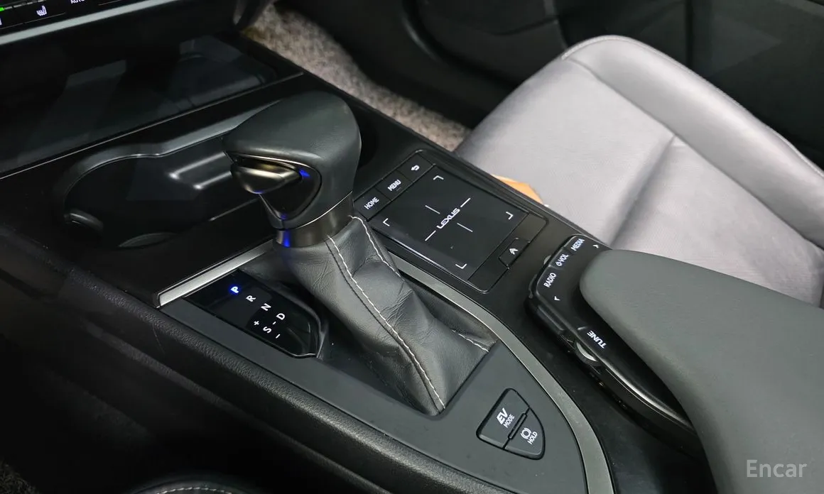 Lexus UX 2019 2.0 2WD