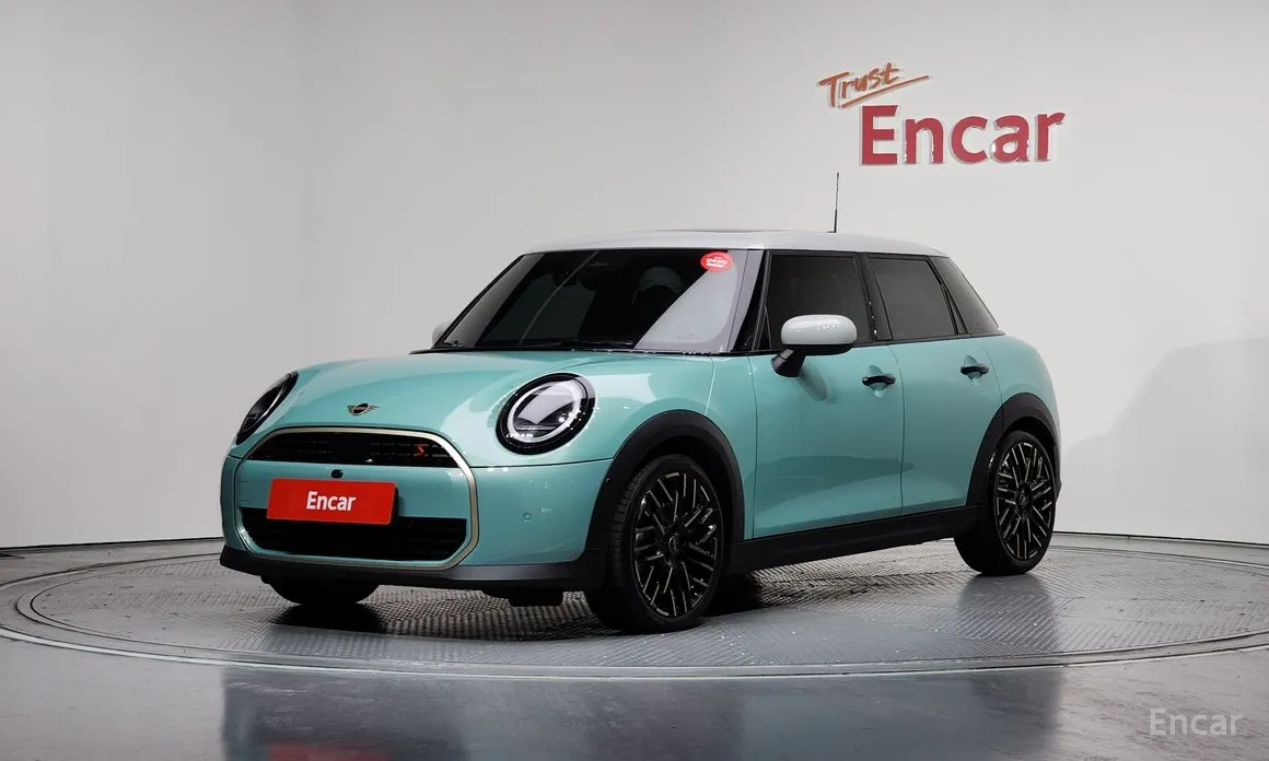 Mini Cooper 2024 5 Door Favoured