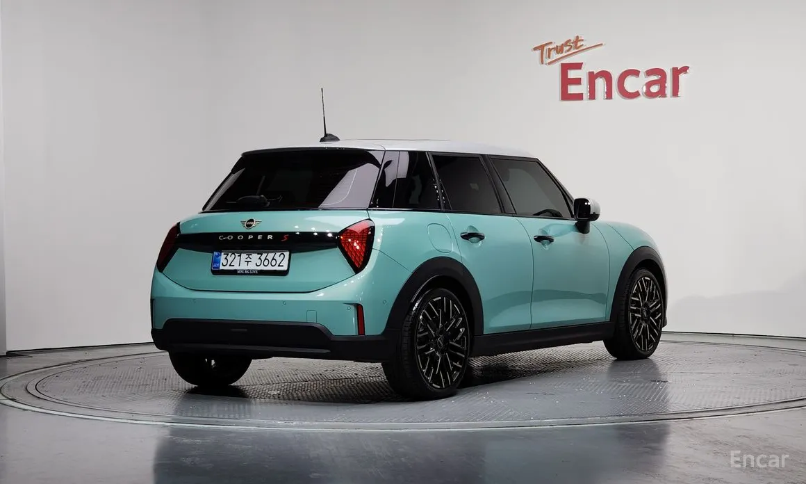 Mini Cooper 2024 5 Door Favoured