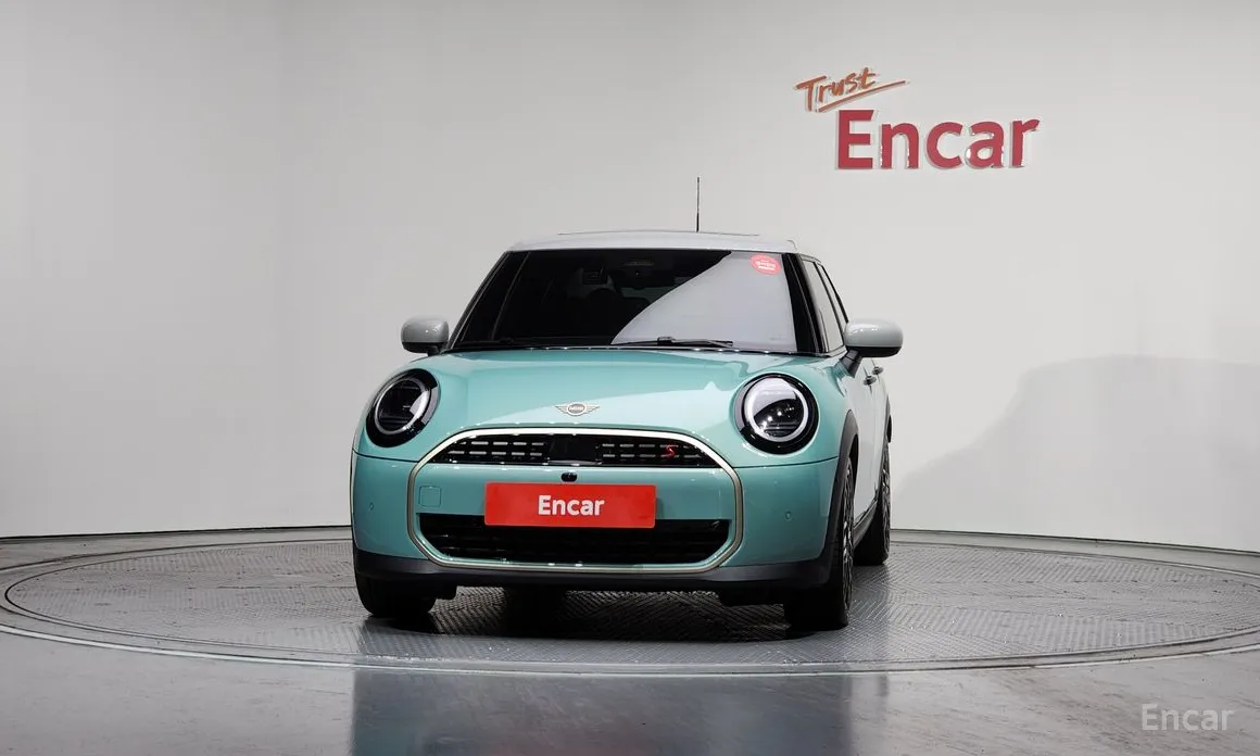 Mini Cooper 2024 5 Door Favoured