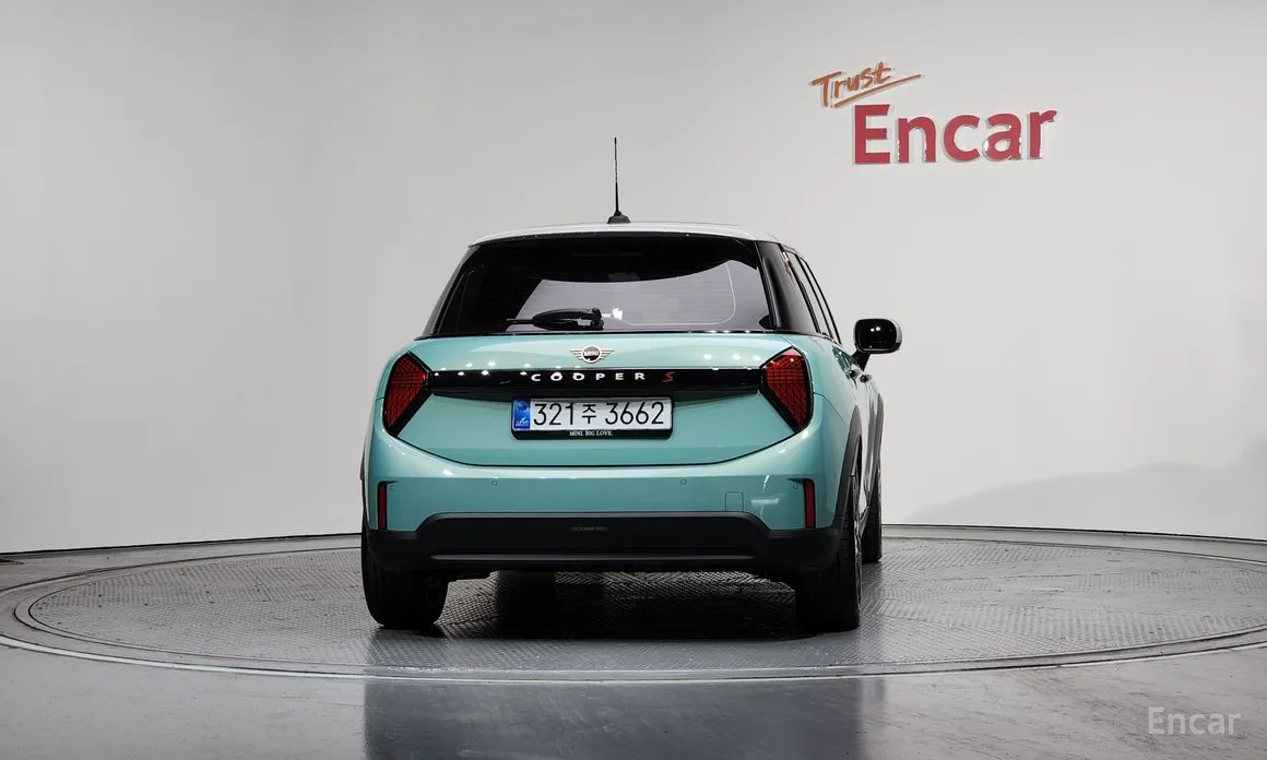 Mini Cooper 2024 5 Door Favoured