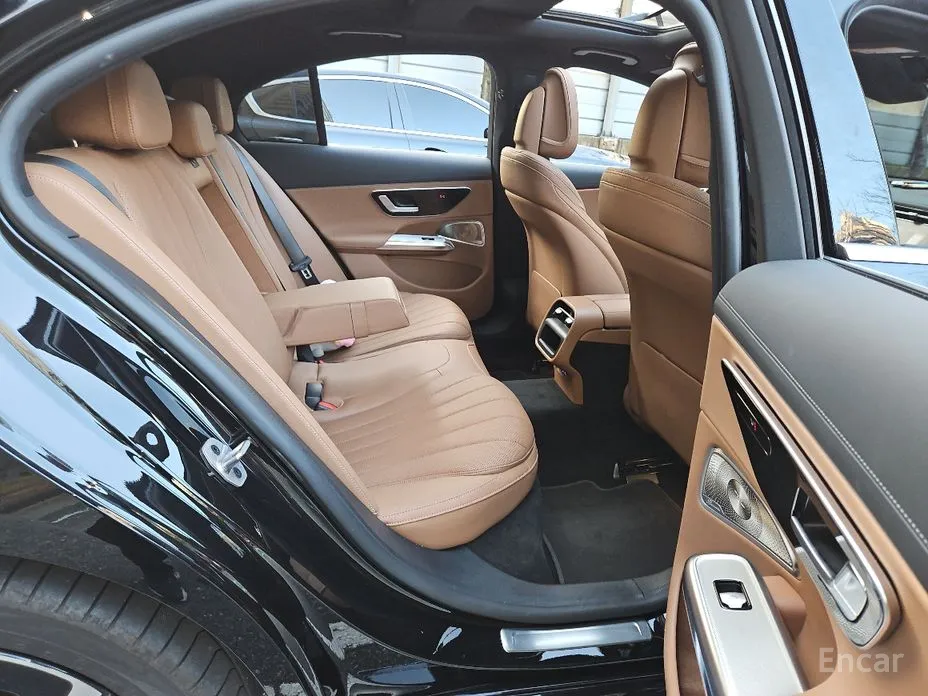 Mercedes-Benz E-Class 2024 E300 4MATIC Exclusive