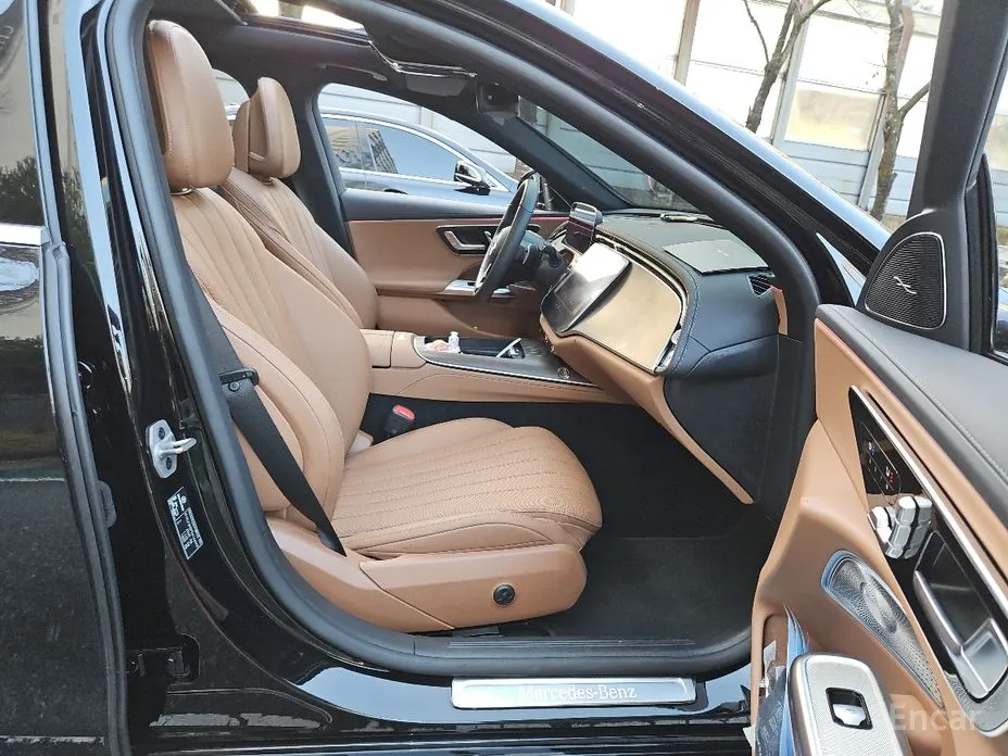 Mercedes-Benz E-Class 2024 E300 4MATIC Exclusive