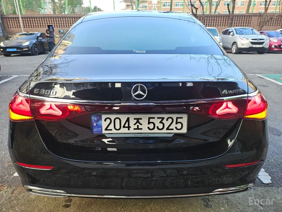 Mercedes-Benz E-Class 2024 E300 4MATIC Exclusive