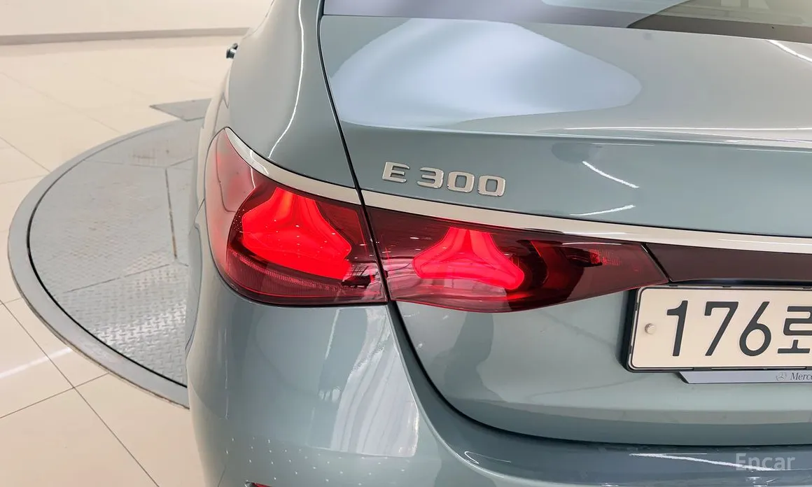 Mercedes-Benz E-Class 2024 E300 4MATIC Exclusive