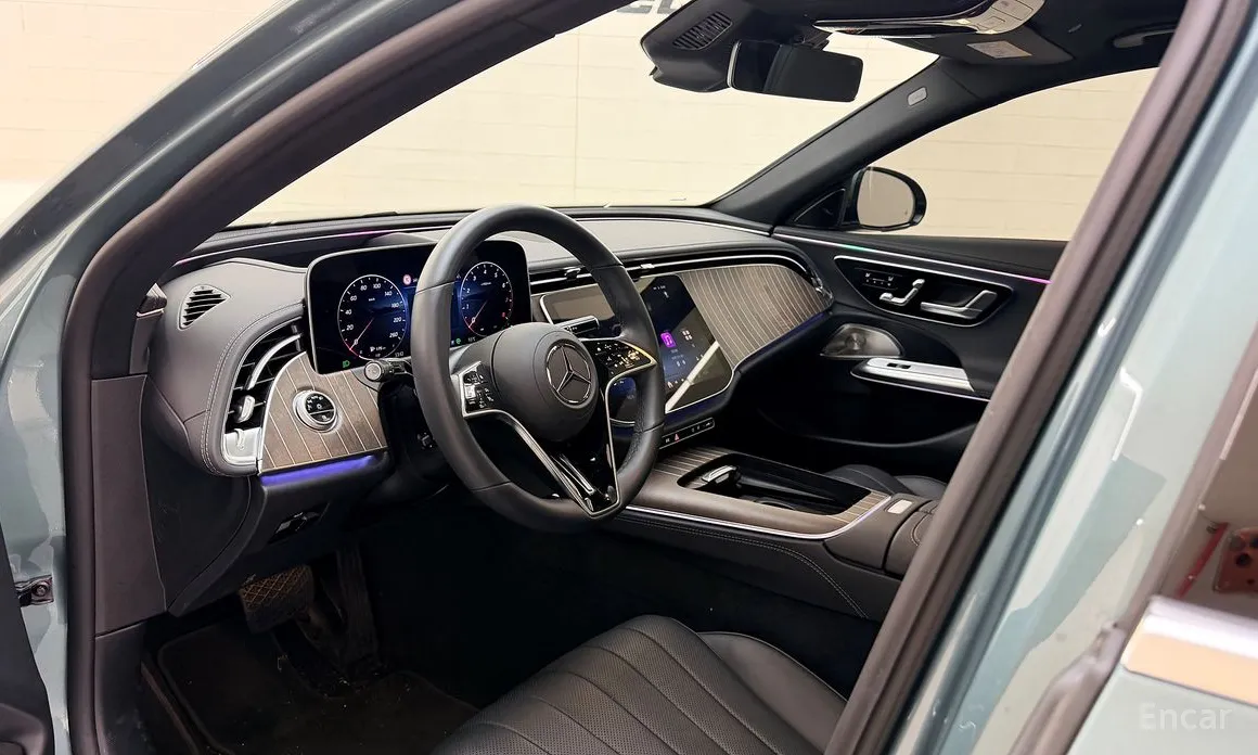 Mercedes-Benz E-Class 2024 E300 4MATIC Exclusive