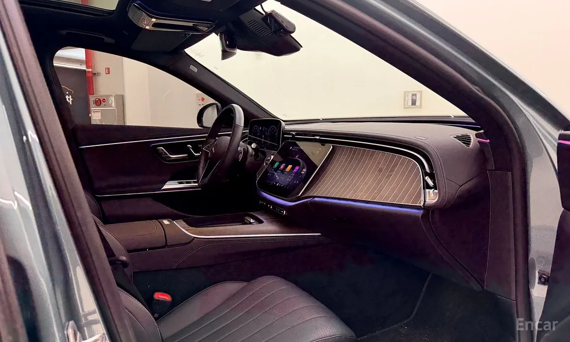 Mercedes-Benz E-Class 2024 E300 4MATIC Exclusive