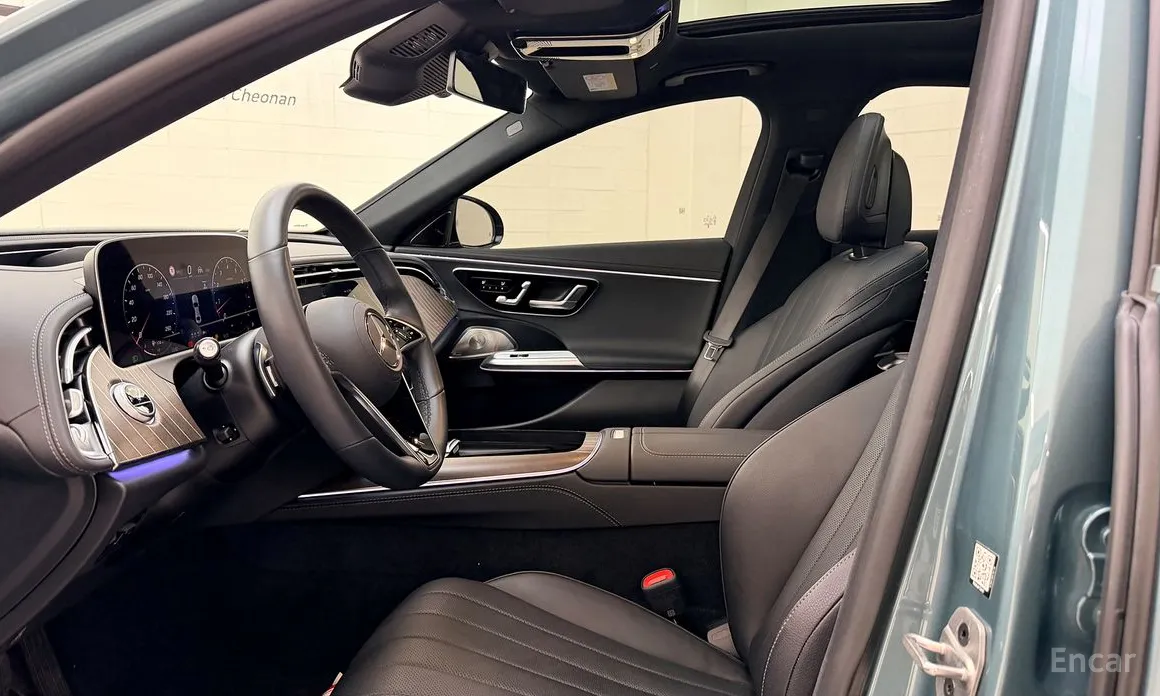 Mercedes-Benz E-Class 2024 E300 4MATIC Exclusive