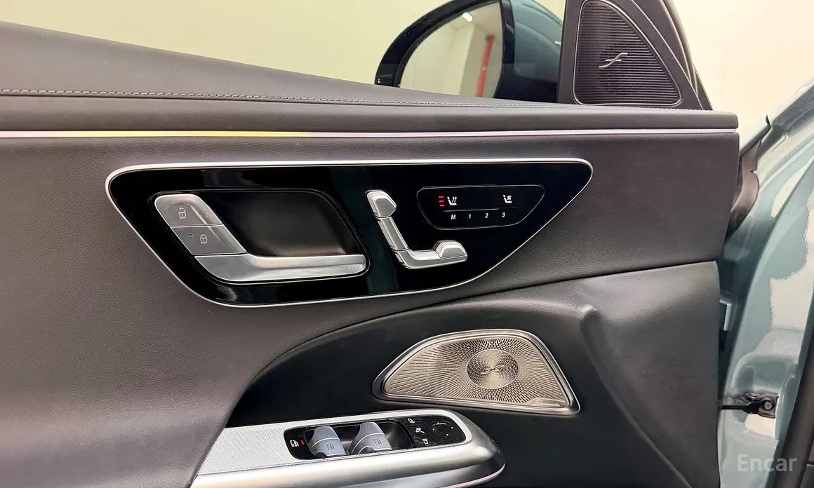 Mercedes-Benz E-Class 2024 E300 4MATIC Exclusive