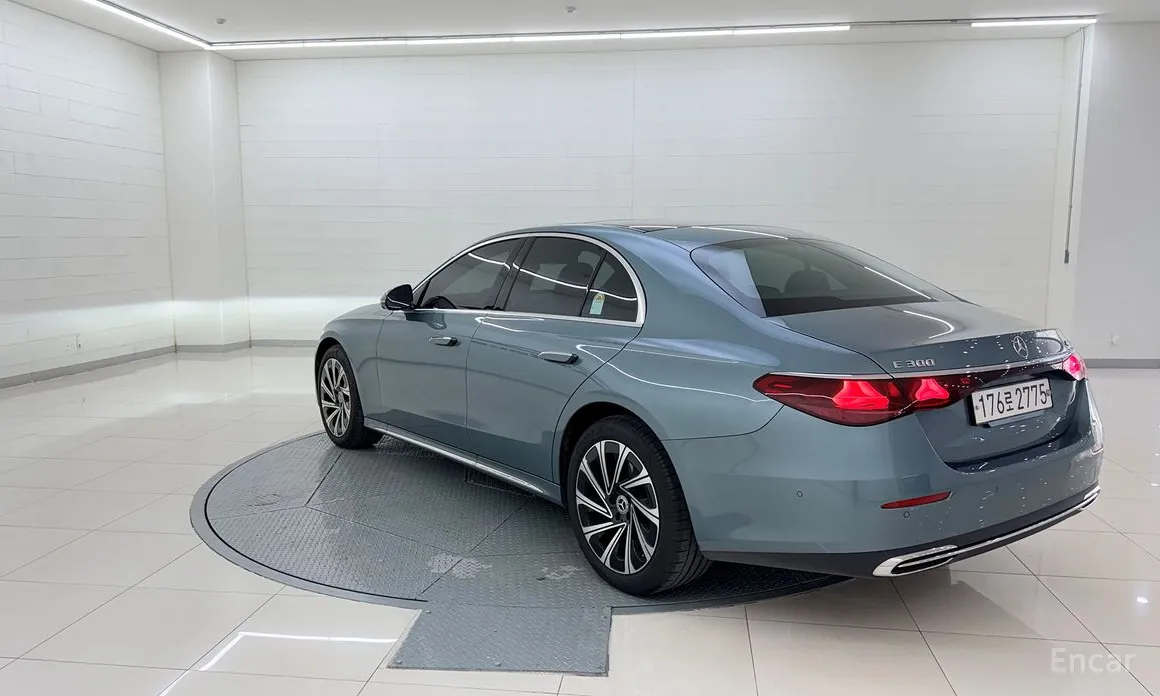 Mercedes-Benz E-Class 2024 E300 4MATIC Exclusive