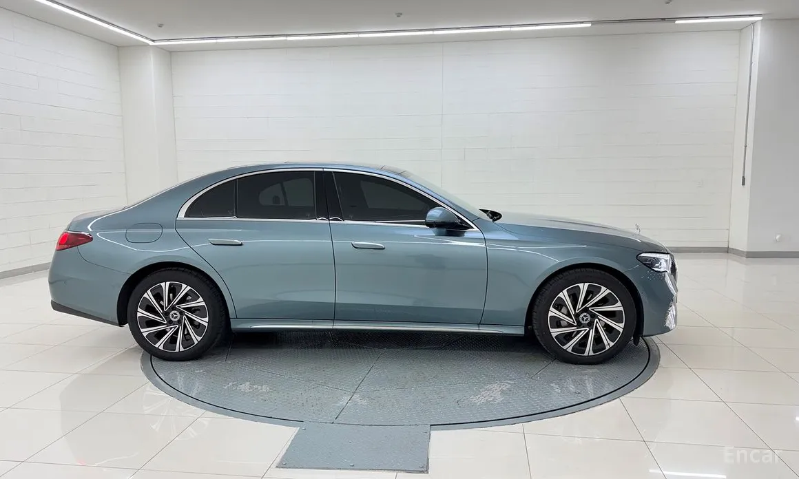 Mercedes-Benz E-Class 2024 E300 4MATIC Exclusive