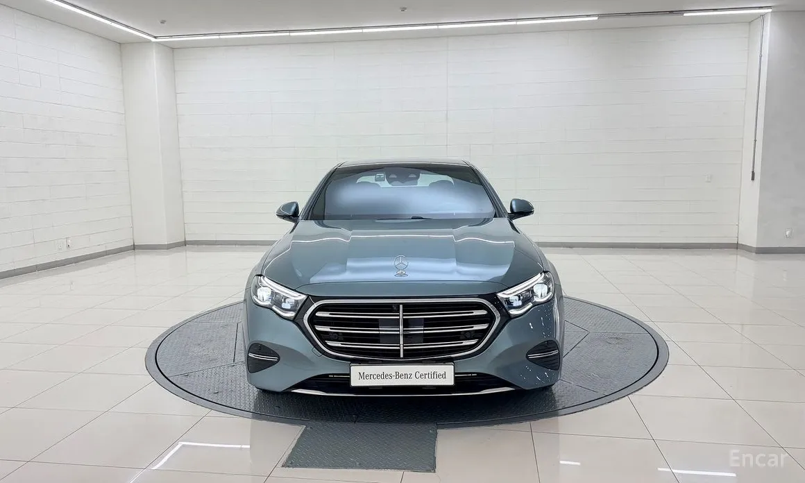 Mercedes-Benz E-Class 2024 E300 4MATIC Exclusive