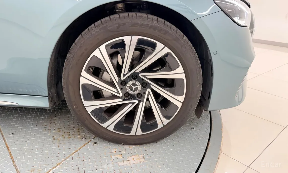 Mercedes-Benz E-Class 2024 E300 4MATIC Exclusive