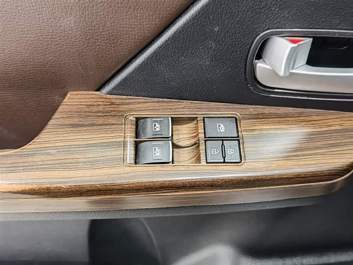 Dongfeng Forthing Lingzhi Plus 2021 2021款 2.0L 手动豪华型 7座