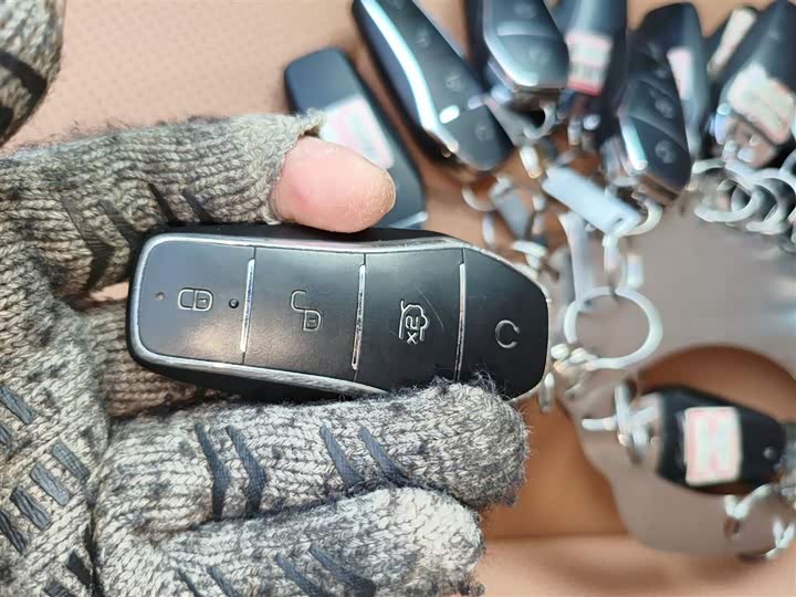 BYD Han L 2025 2025款 DM-p 四驱激光雷达旗舰型