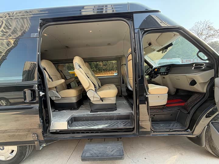 Ford Transit New 2022 2022款 2.2T手动普通型客车Pro中轴9座高顶