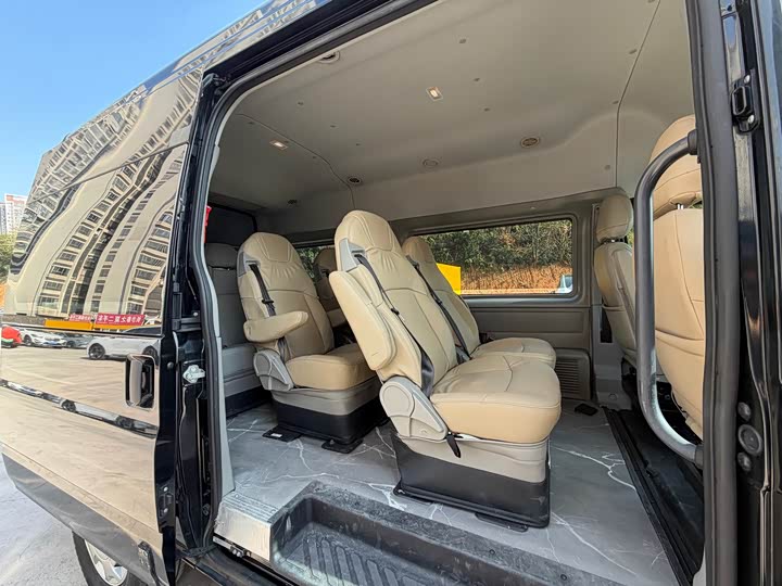 Ford Transit New 2022 2022款 2.2T手动普通型客车Pro中轴9座高顶