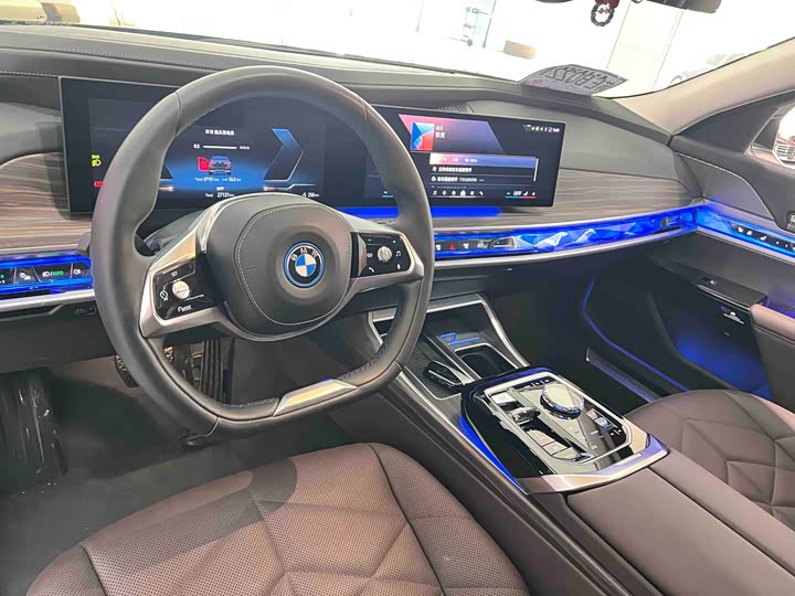 2023 BMW i7