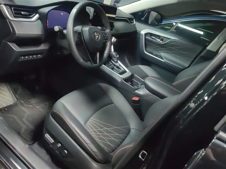 Toyota RAV4 2024 2024款 2.0L CVT两驱风尚Plus版